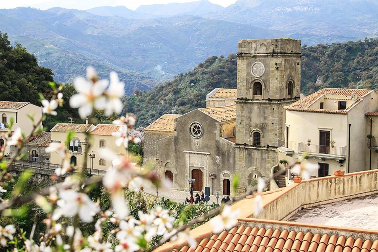 Due Sicilie Maison De Charme Casalvecchio Siculo Bagian luar foto